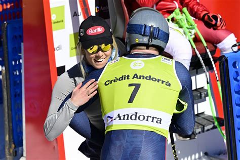 WATCH: Mikaela Shiffrin and fiance Aleksandr Kilde swim。